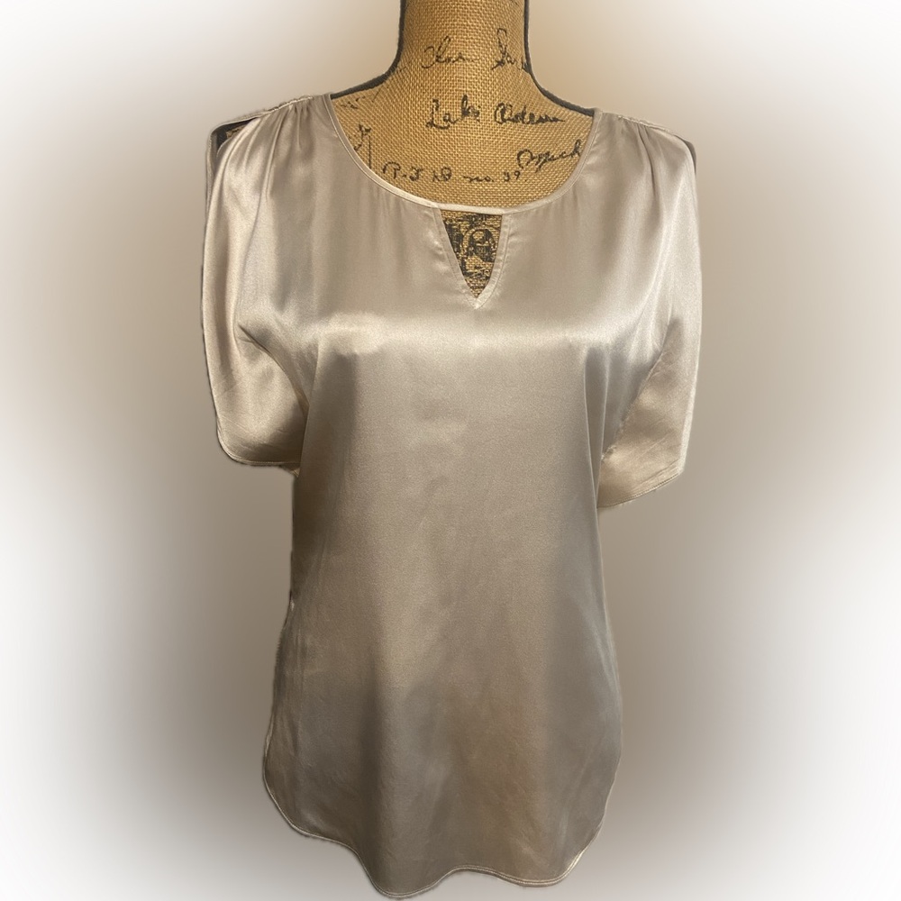 White House Black Market Sz S Cream Fitted Blouse with Short Butterfly Sleeves